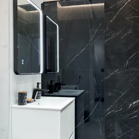 Plaza 45 Apartment *