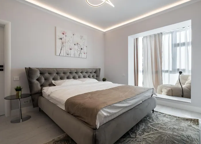 Plaza 45 Apartment *